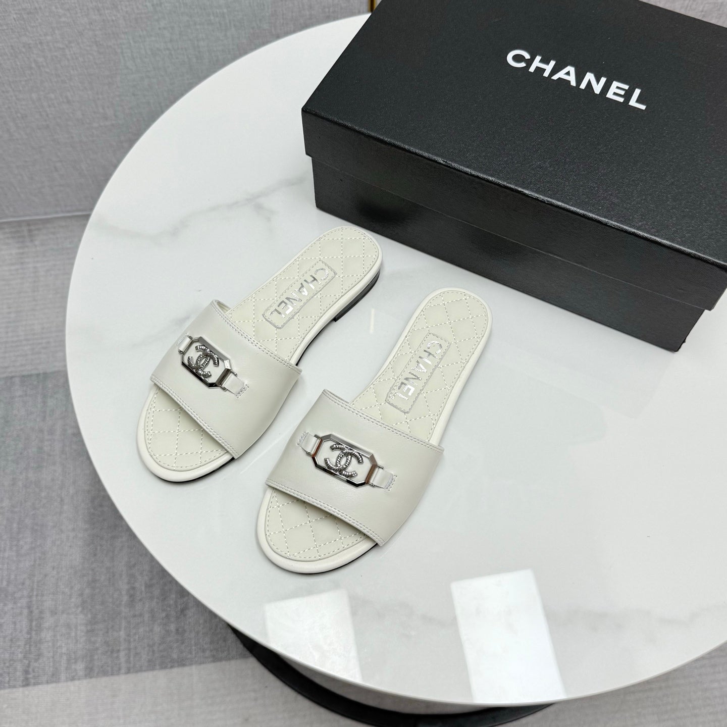 CC 25 Mule Sandals White Sheepskin 368801