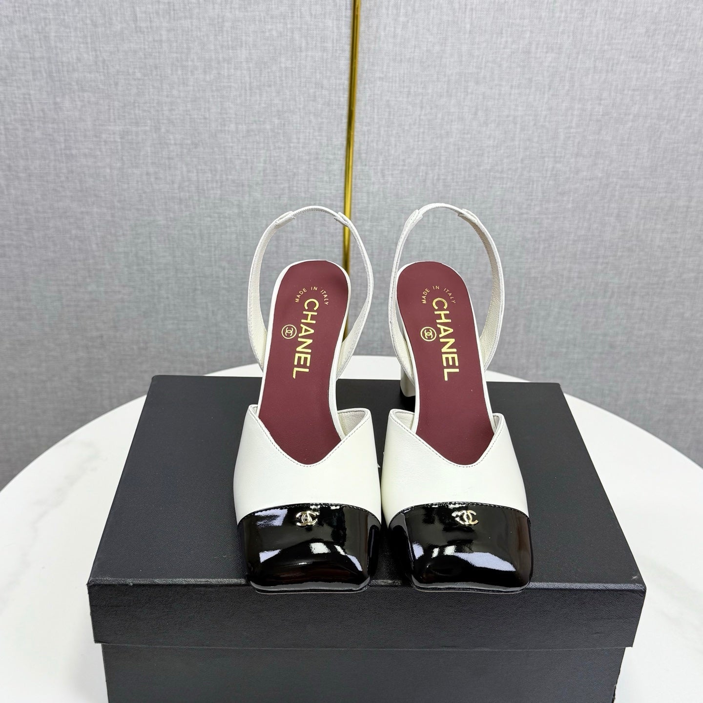 CC 25FW Square Toe Slingback Black White Sheepskin Patent Leather 541132