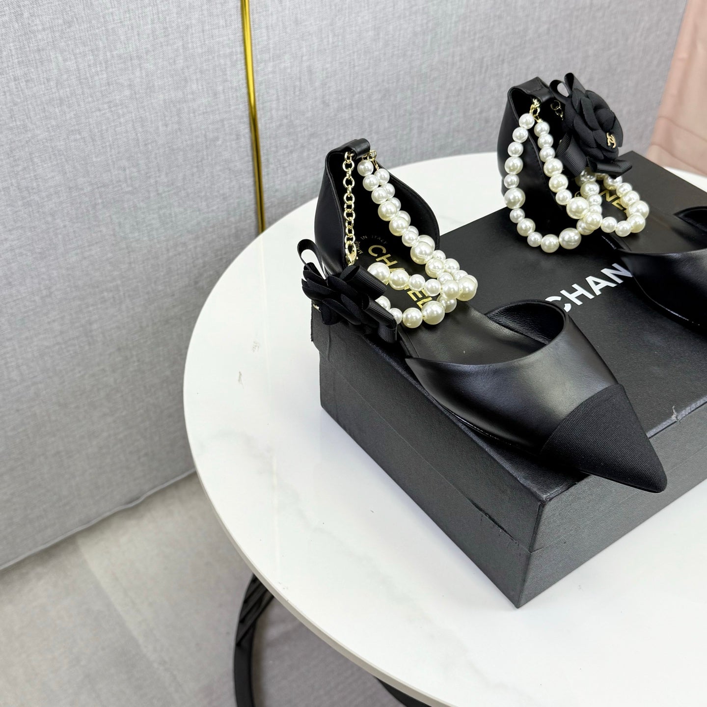CC 25K New Pearl Chain Slingback Black Sheepskin Fabric 541065