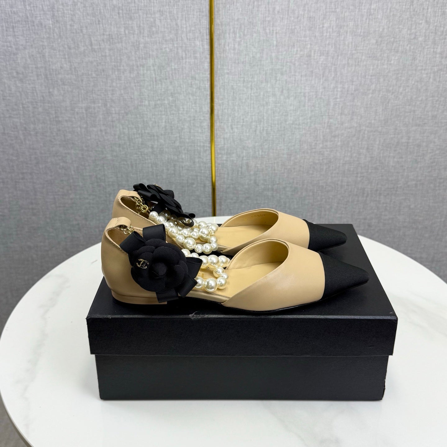 CC 25K New Pearl Chain Slingback Black Beige Sheepskin Fabric 541066