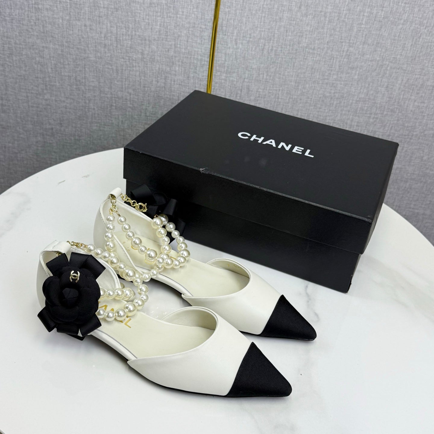 CC 25K New Pearl Chain Slingback Black White Sheepskin Fabric 541067