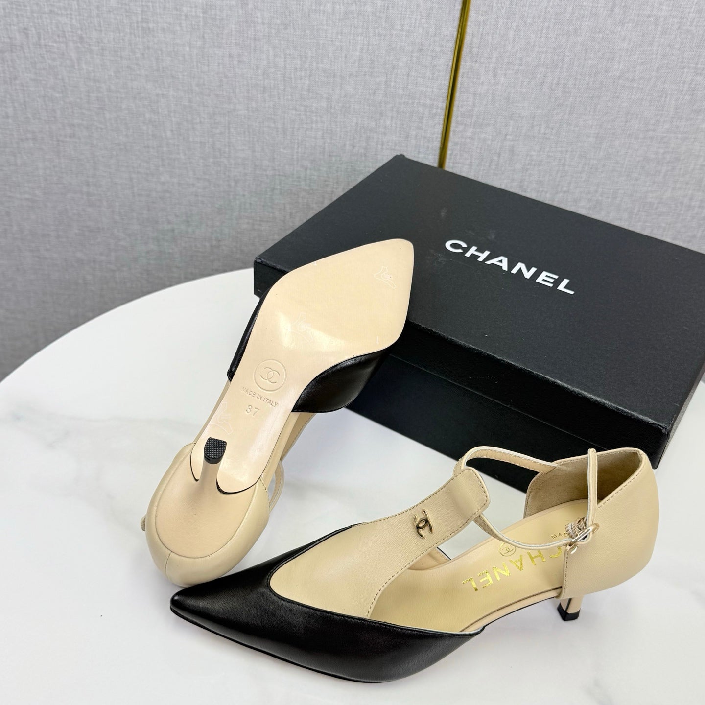 CC T-Strap Kitten Heels Beige Black Sheepskin 619975
