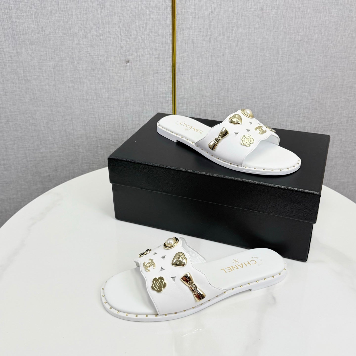 CC 26s Crystal Sandal White Sheepskin 639830