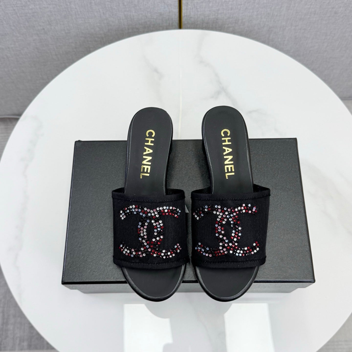 CC 26SS Sandals Black Mesh Sheepskin 639891