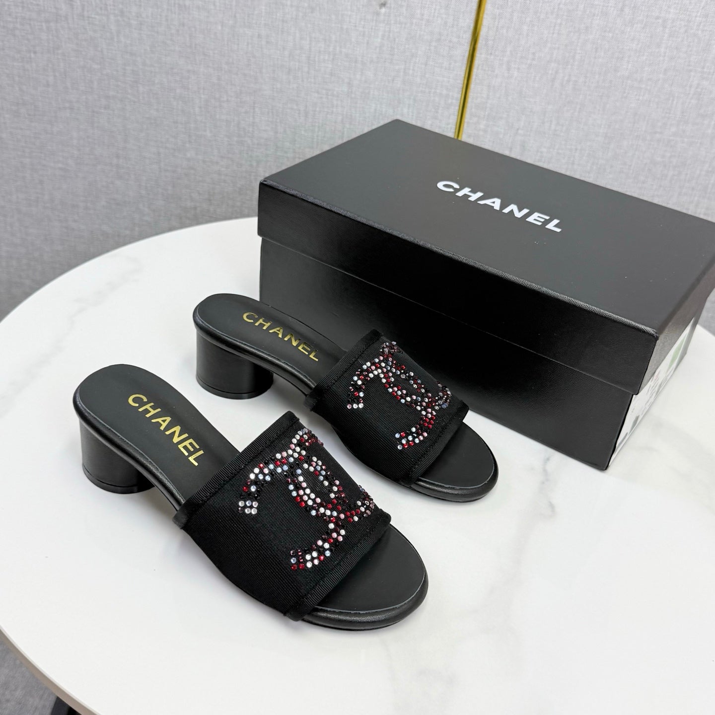 CC 26SS Sandals Black Mesh Sheepskin 639891