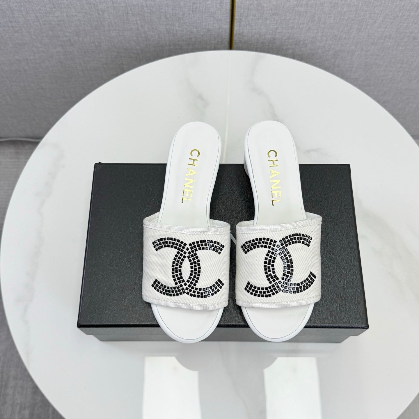 CC 26SS Sandals White Canvas Sheepskin 639893