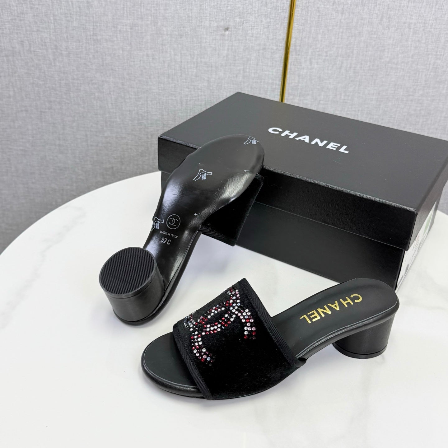 CC 26SS Sandals Black Velvet Sheepskin 639895