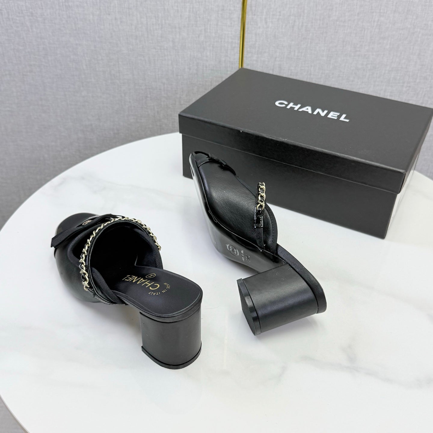 CC 26s High Heel Mules 4.5cm Black Lambskin Patent Leather