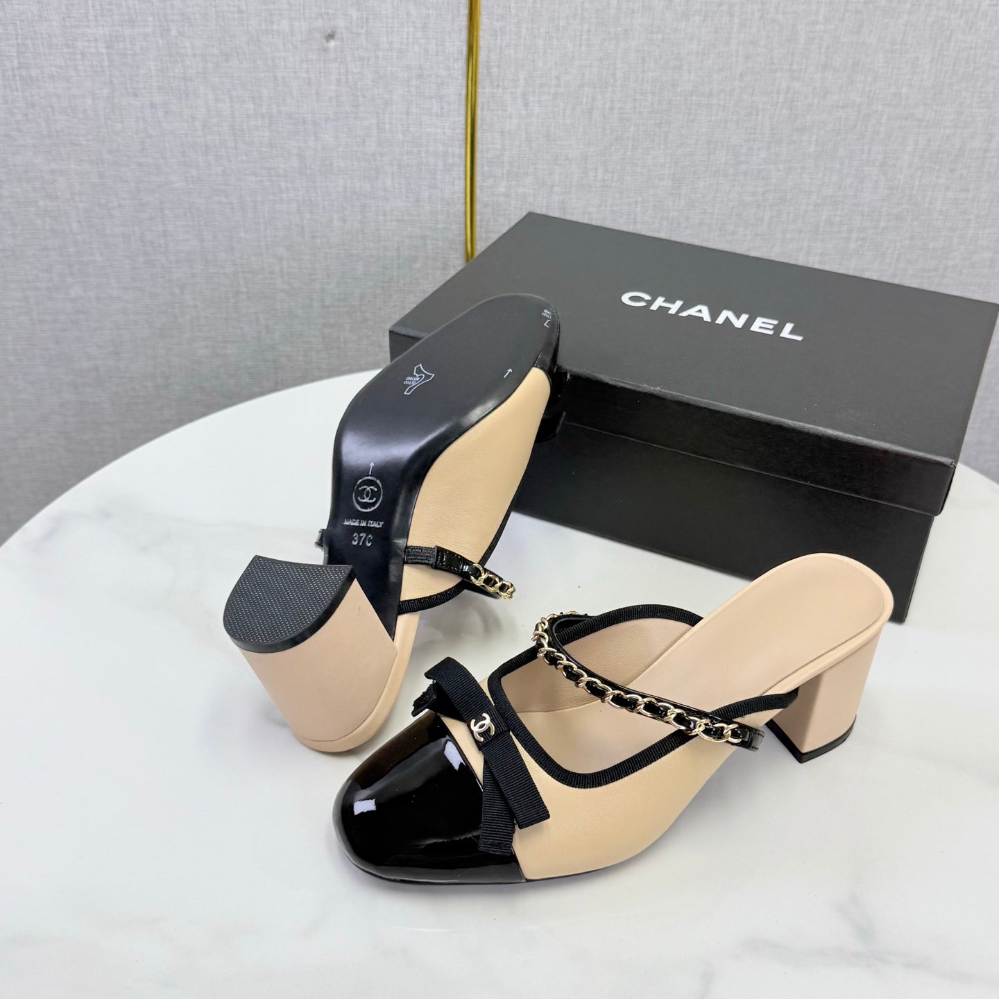 CC 26s High Heel Mules 4.5cm Beige Black Lambskin Patent Leather