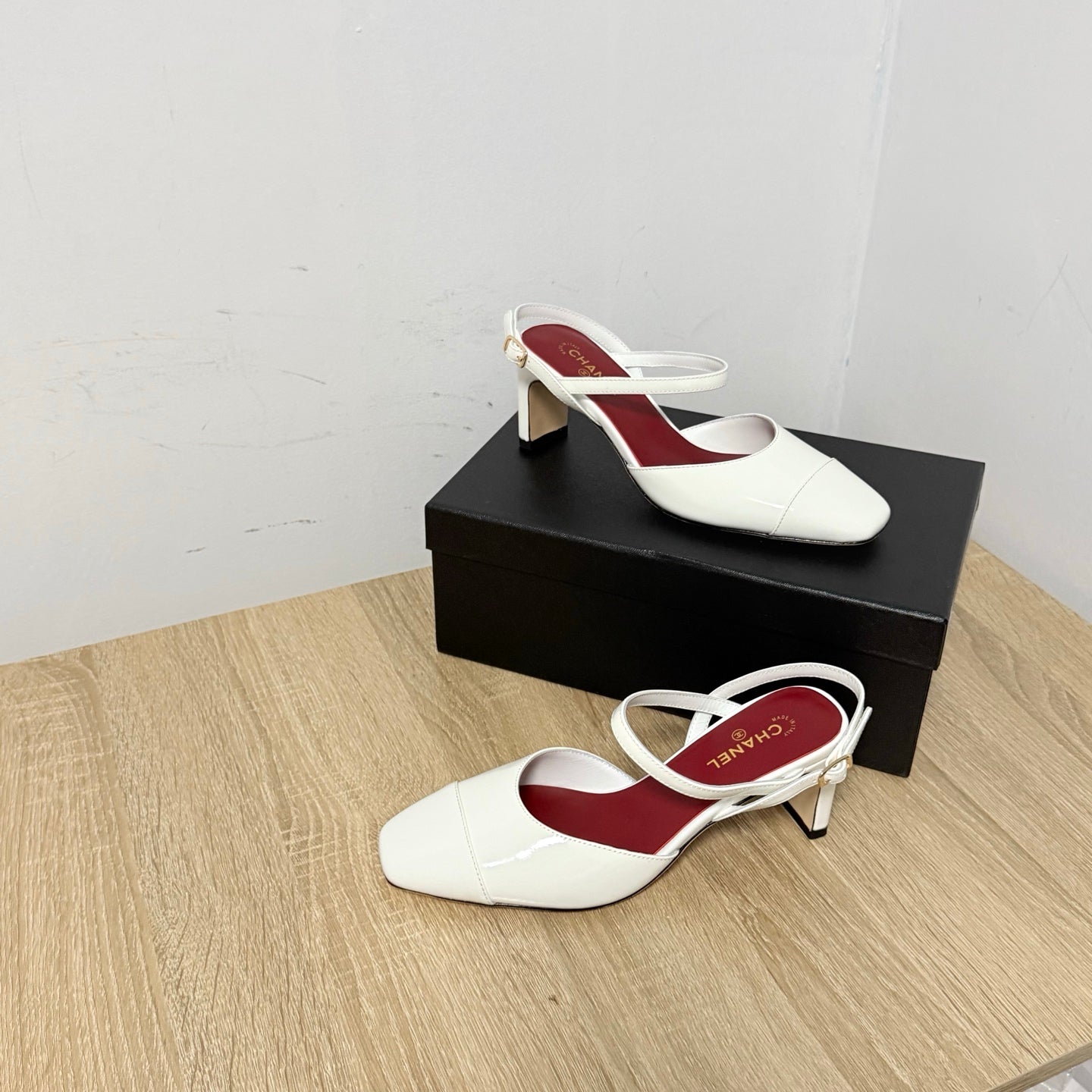 CC Métiers d’art 2026 Slingbacks 6.5cm White Patent Calfskin 865639