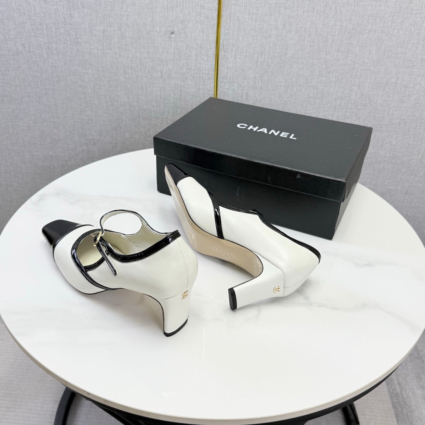 CC 26s Slingback Black White Sheepskin 904477
