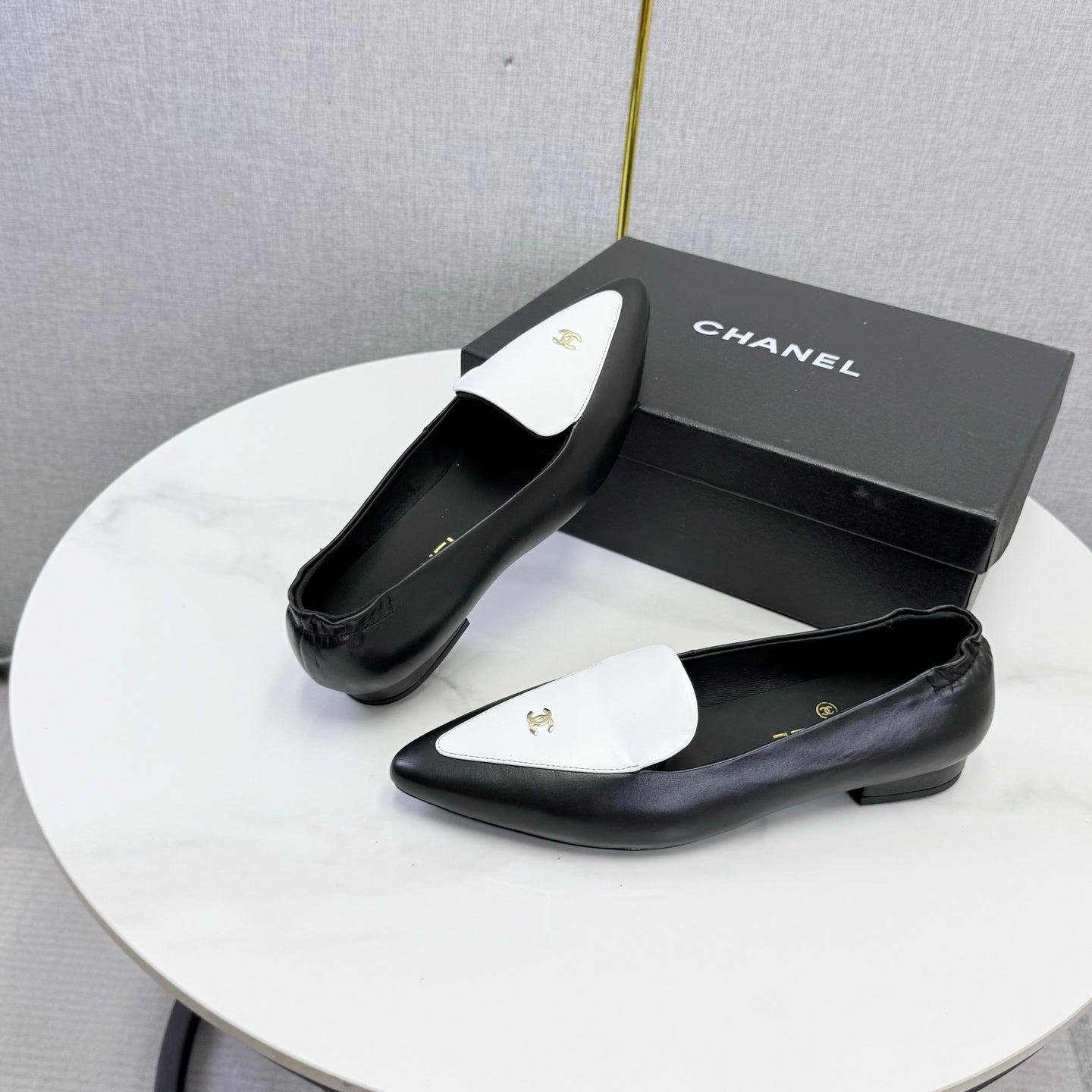 CC 26s Pointed Loafers Black White Sheepskin 972784