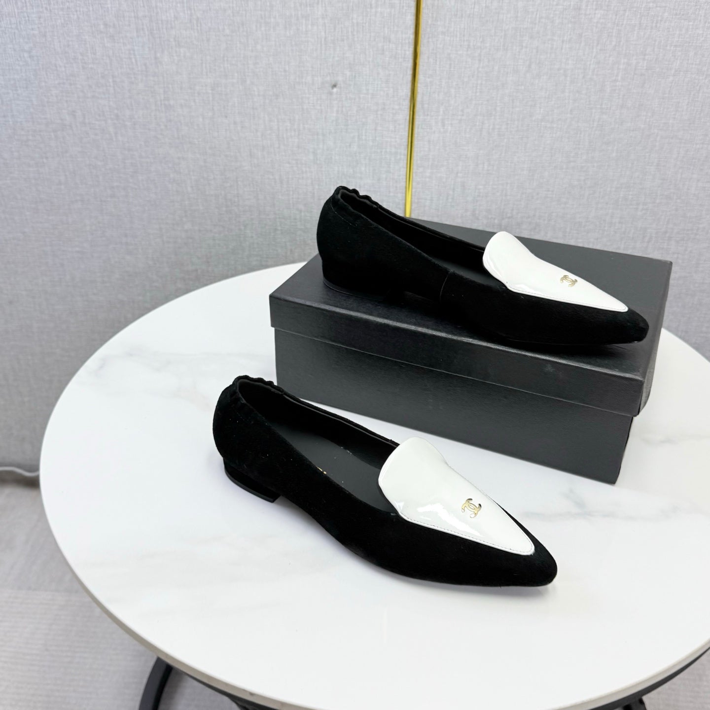 CC 26s Pointed Loafers Black White Suede Patent Leather 972785