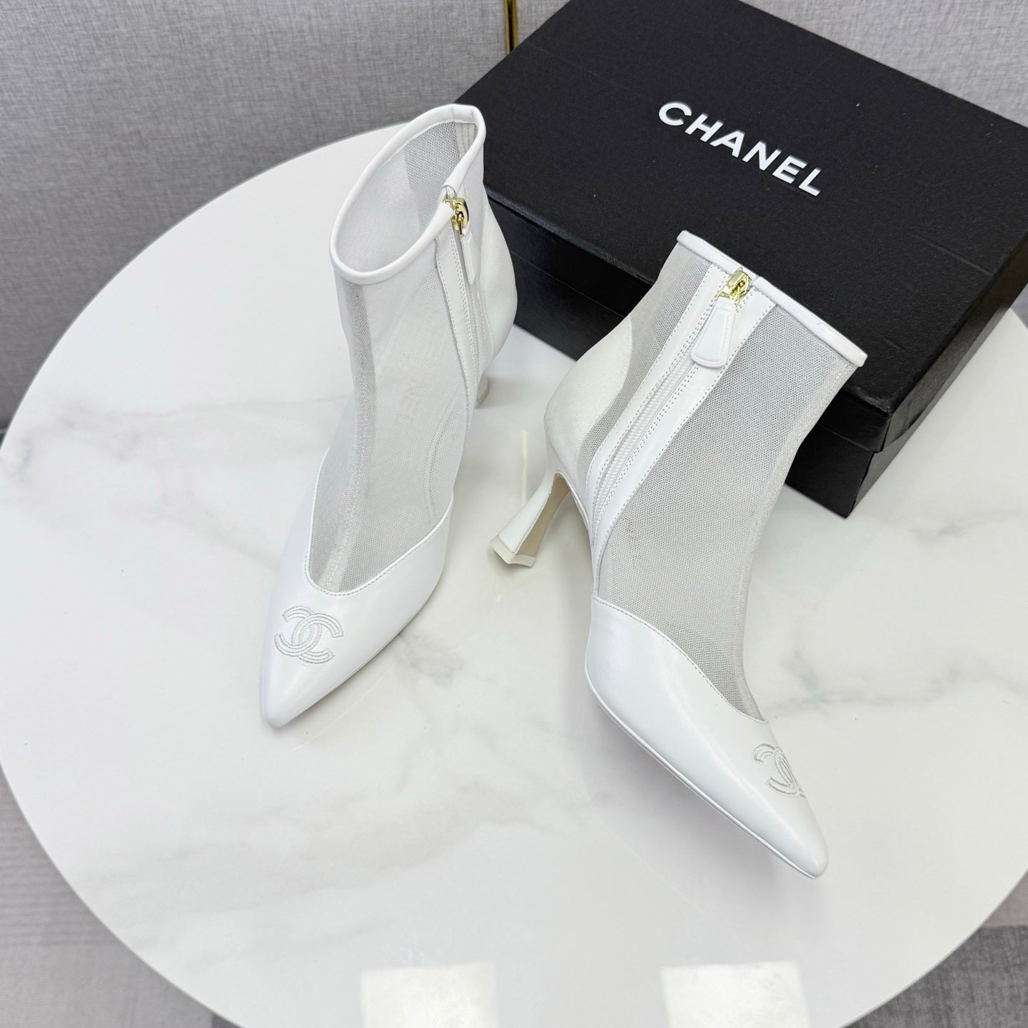 CC 26s Pointed-Toe Stiletto Ankle Boots White Sheepskin Mesh 972788