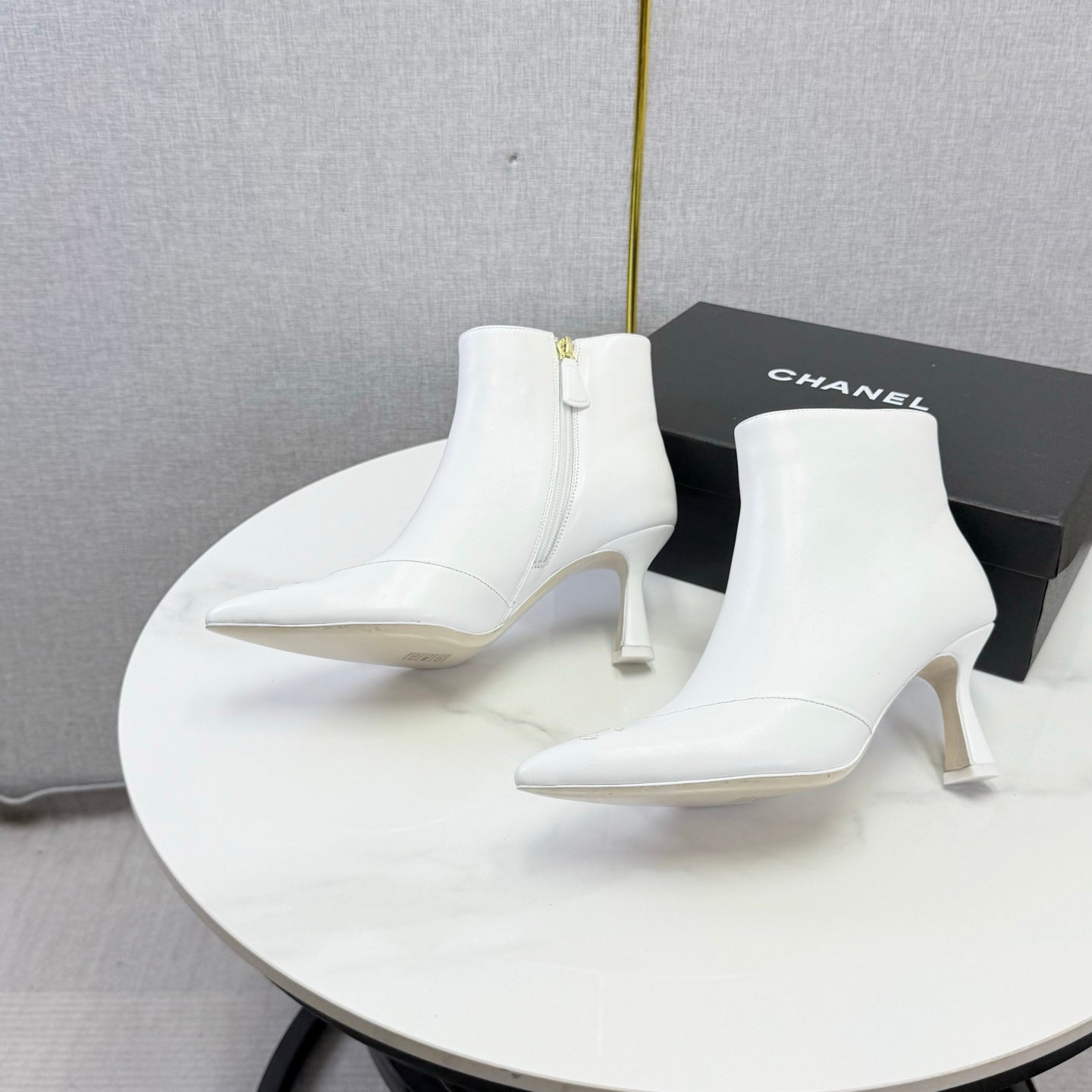 CC 26s Pointed-Toe Stiletto Ankle Boots White Cowhide 972795