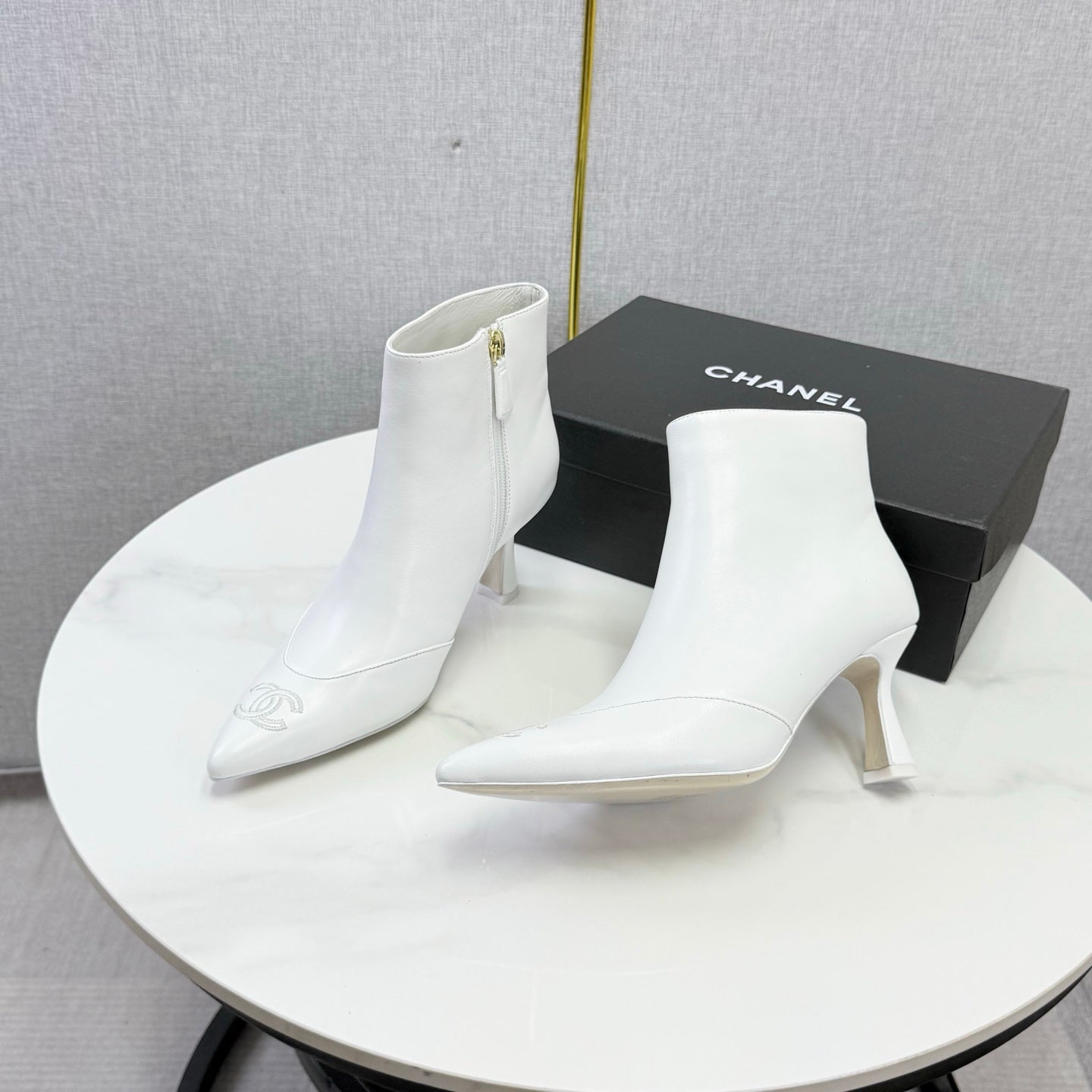 CC 26s Pointed-Toe Stiletto Ankle Boots White Cowhide 972795