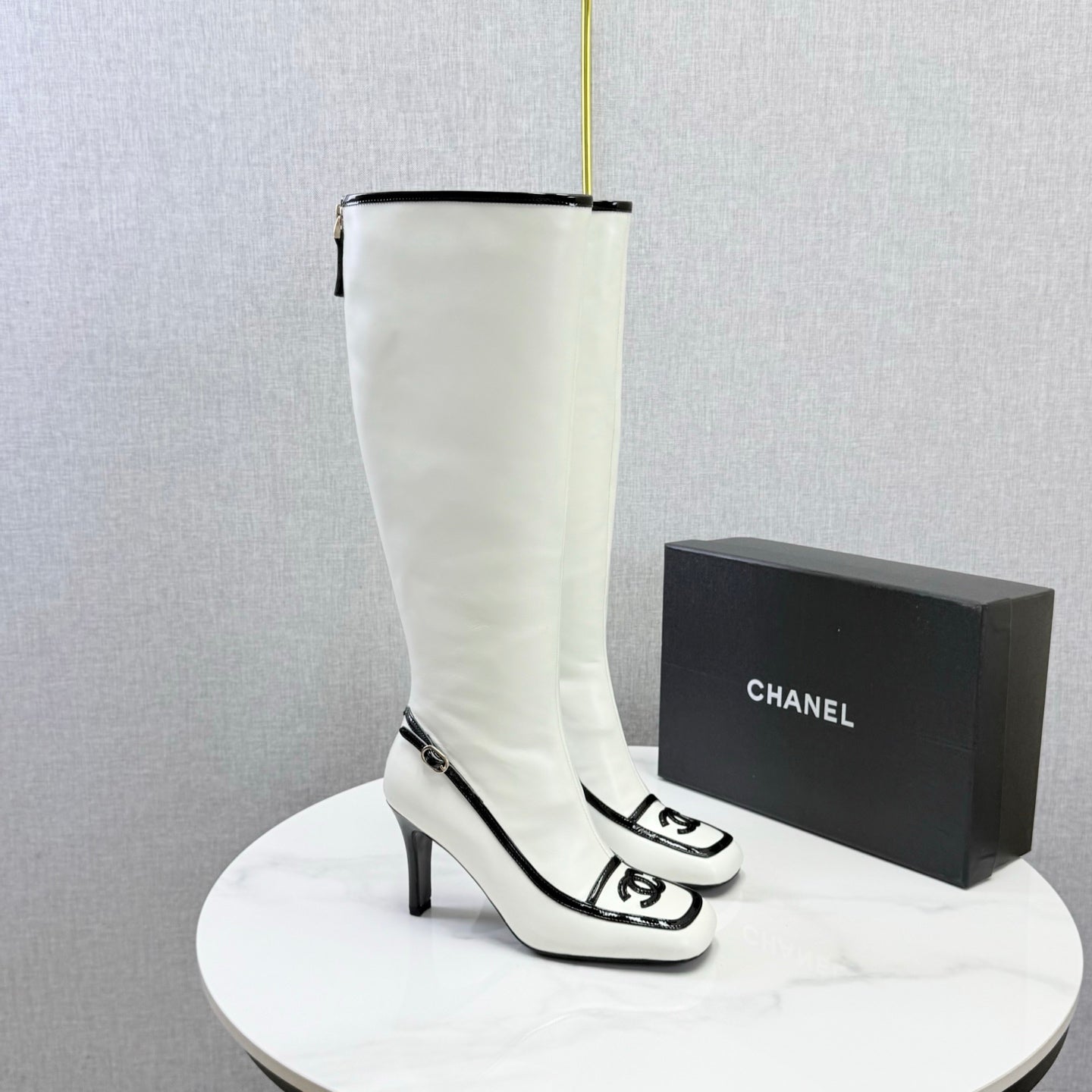 CC 26s Silhouette Long Boots White Black Sheepskin 972809