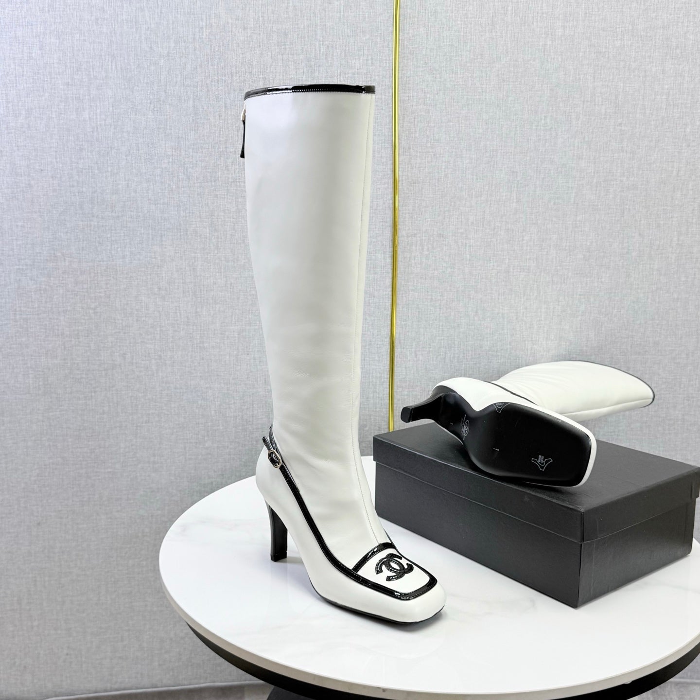 CC 26s Silhouette Long Boots White Black Sheepskin 972809