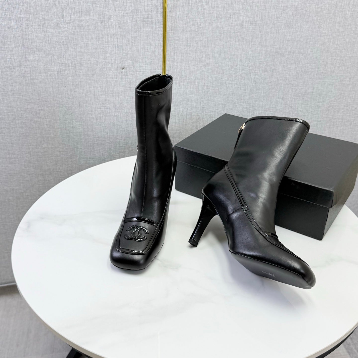 CC 26s Silhouette Ankle Boots Black Sheepskin 972811
