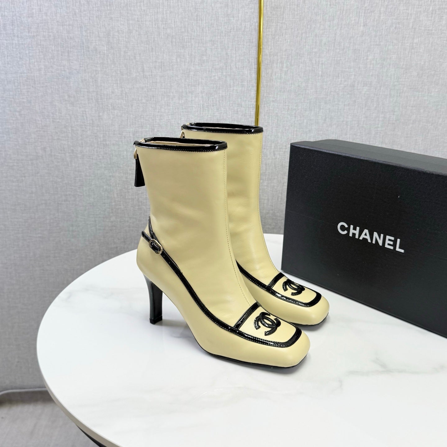 CC 26s Silhouette Ankle Boots Beige Black Sheepskin 972814