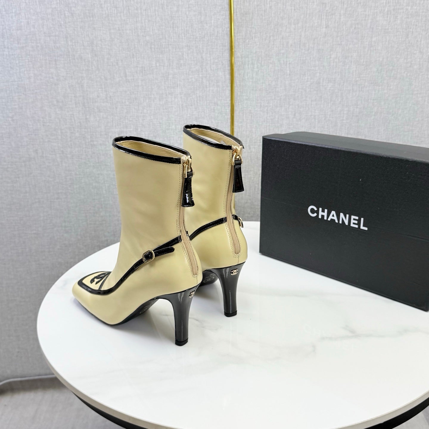 CC 26s Silhouette Ankle Boots Beige Black Sheepskin 972814