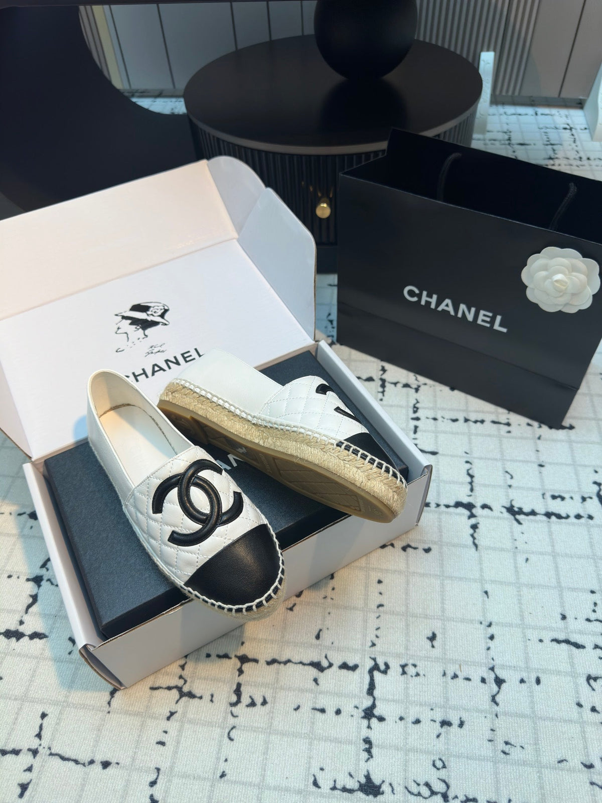 CC 26 Espadrilles Loafers In White Lambskin With Black Logo
