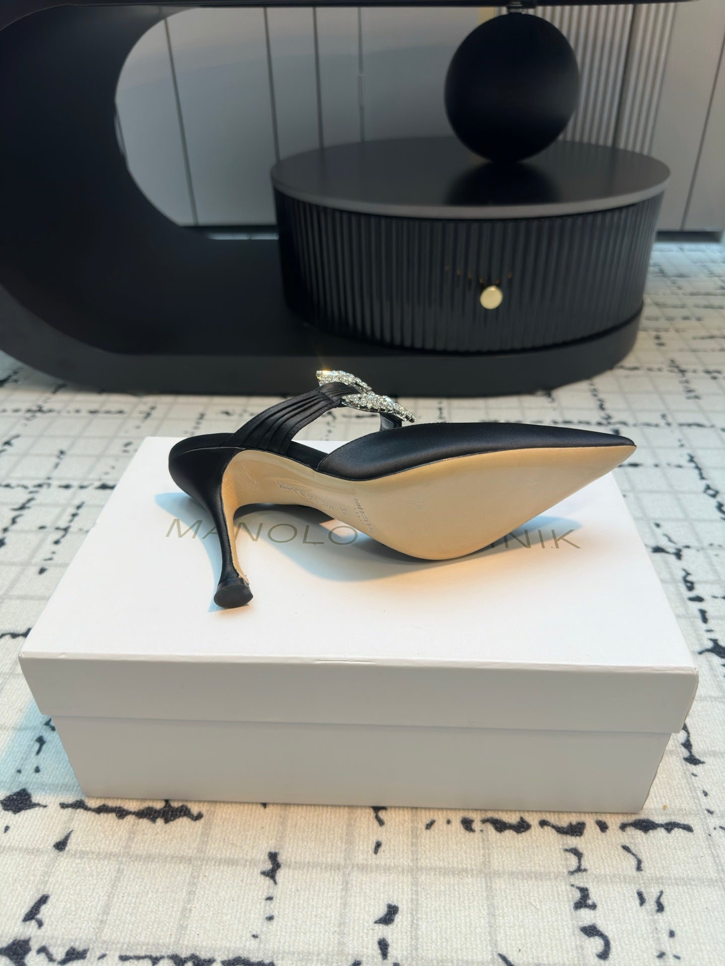Manolo Satin Maidugura Mules 90mm Black Satin