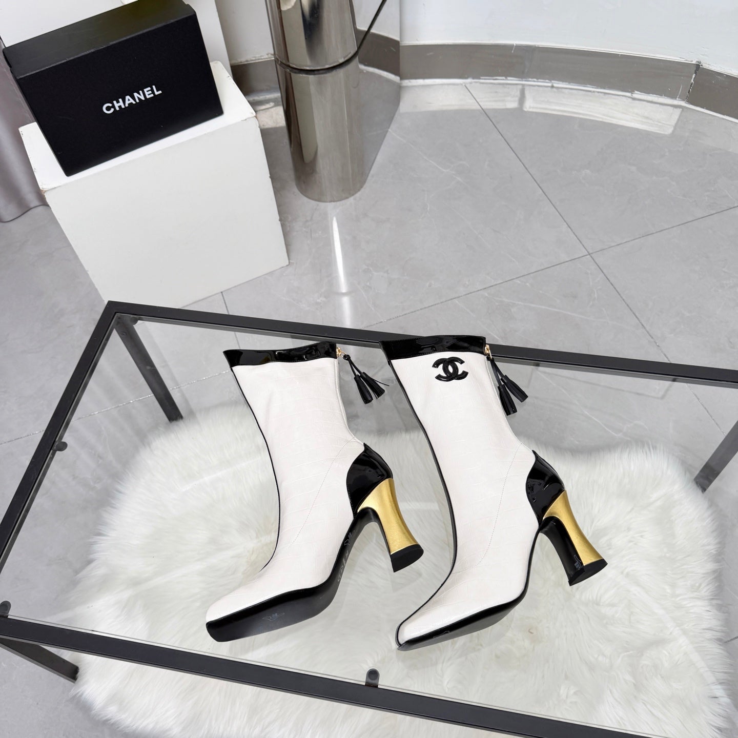 CC 26 FW Ankle Boots 8.5cm Black White Sheepskin 919940