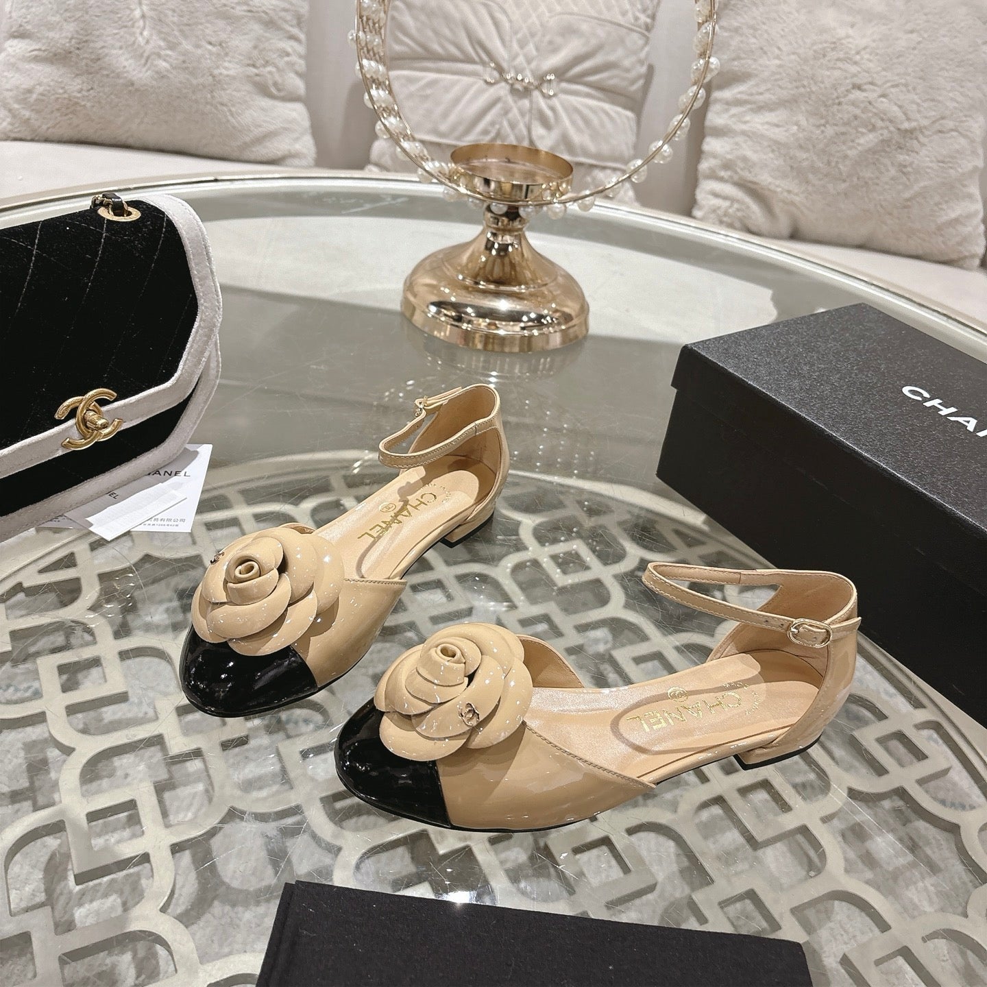 CC 26s Camellia Hollow Sandals Beige Patent Leather 736522