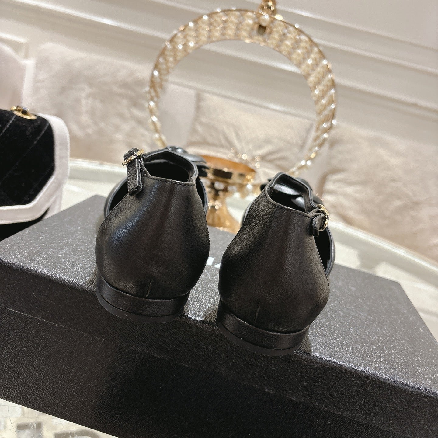CC 26s Camellia Hollow Sandals Black Sheepskin 736524