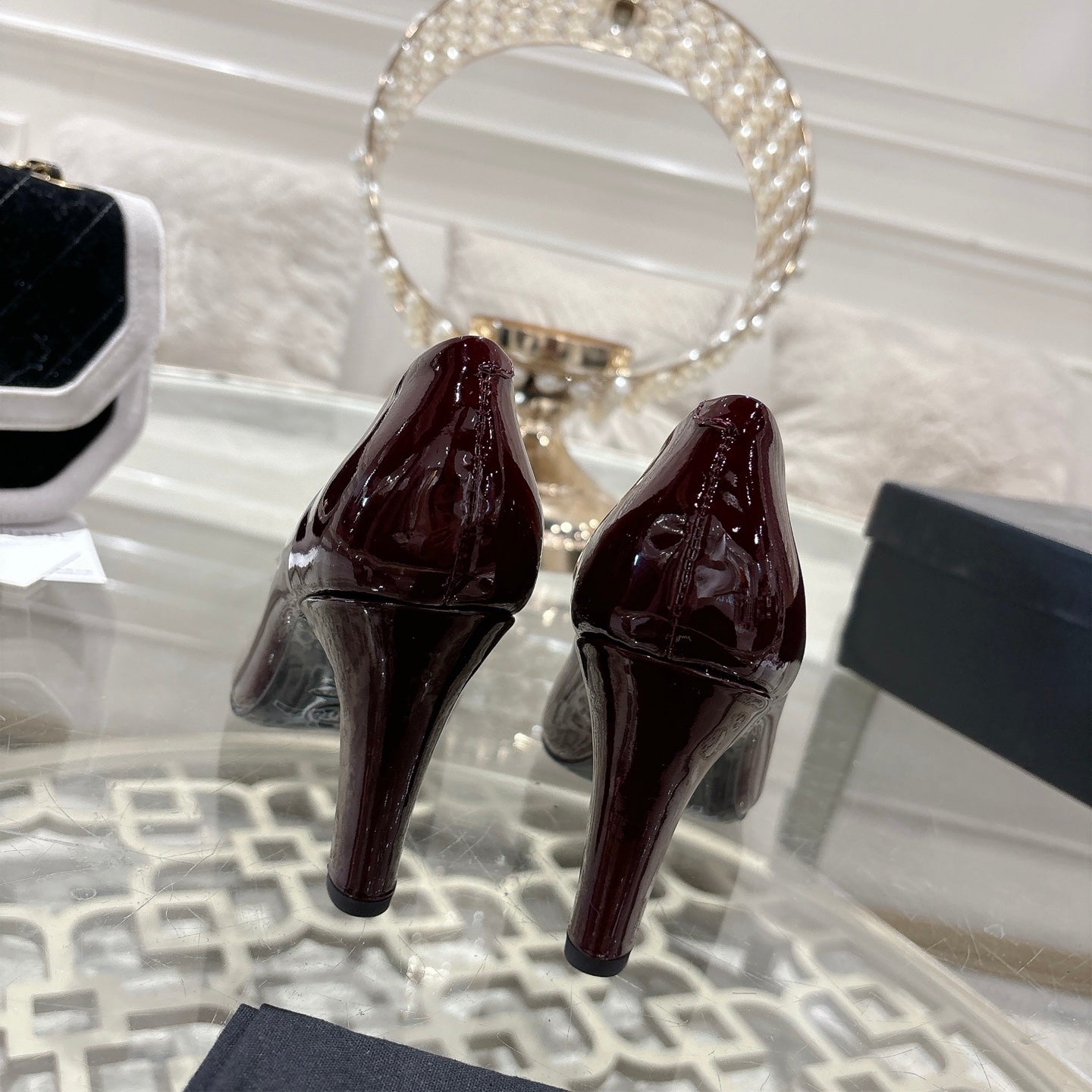 CC 26s Camellia Round Toe Pump 8.5cm Black Burgundy Patent Leather 736531