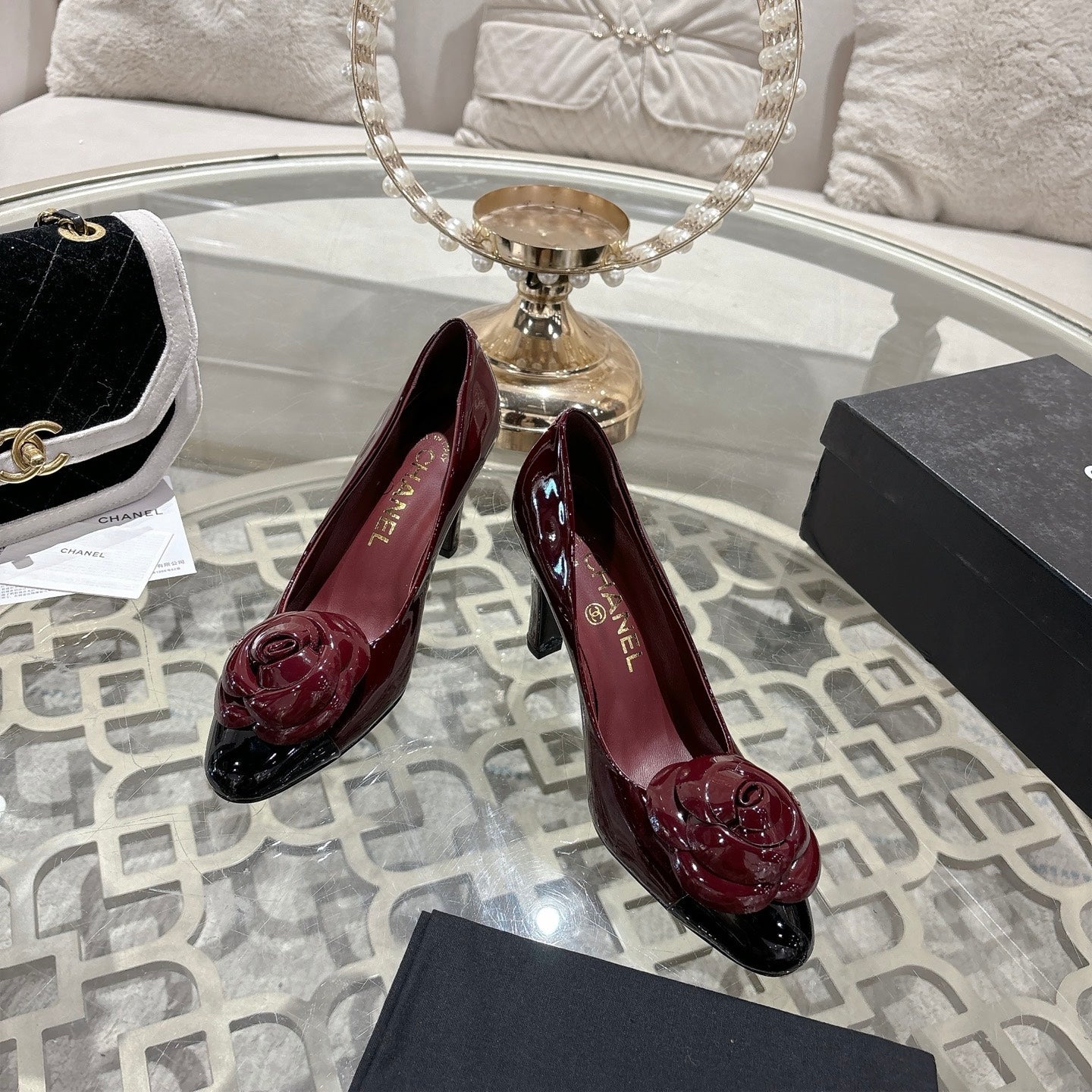 CC 26s Camellia Round Toe Pump 8.5cm Black Burgundy Patent Leather 736531