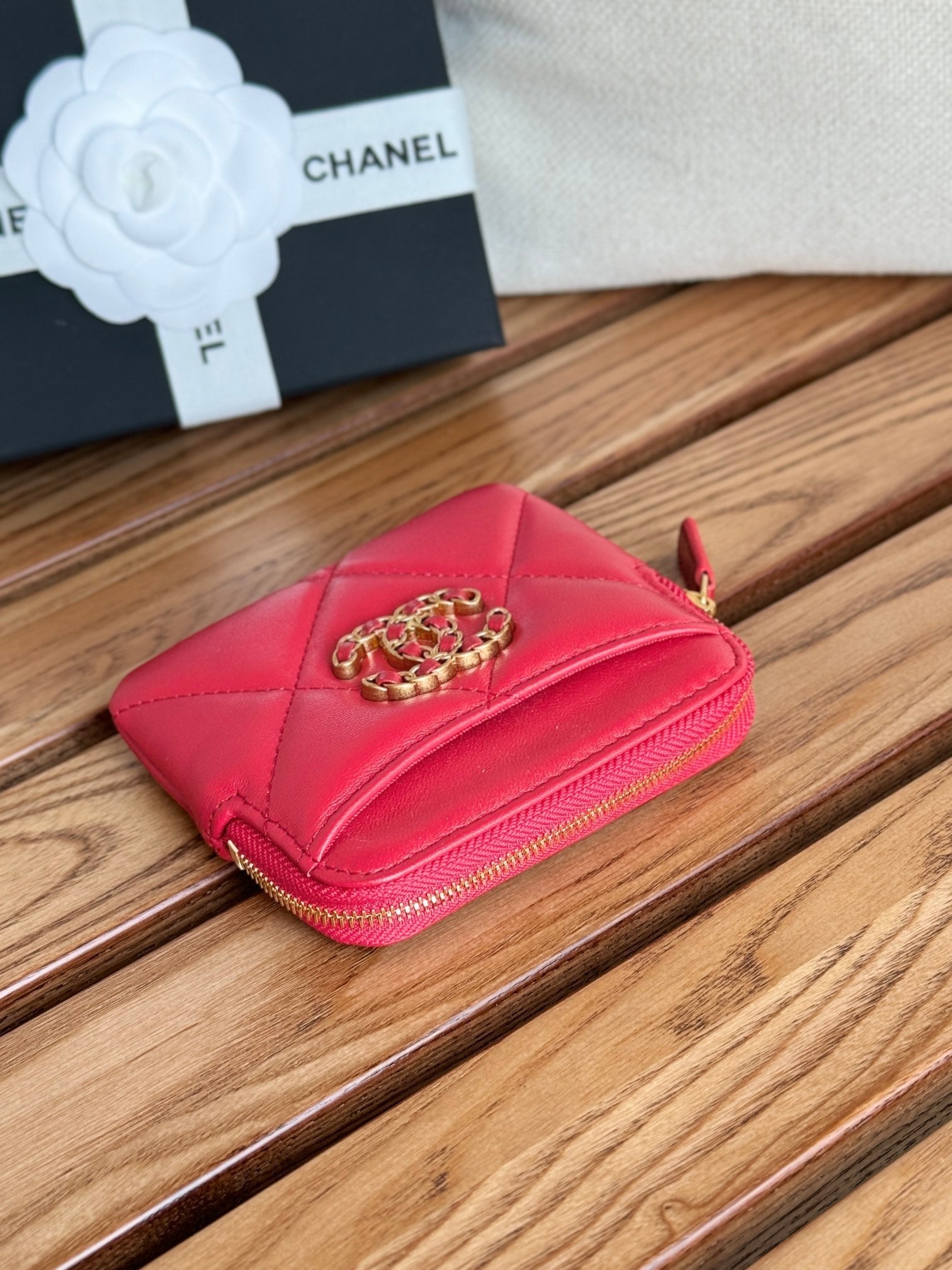 cc 19 zipped coin purse 11cm black lambskin gold hardware