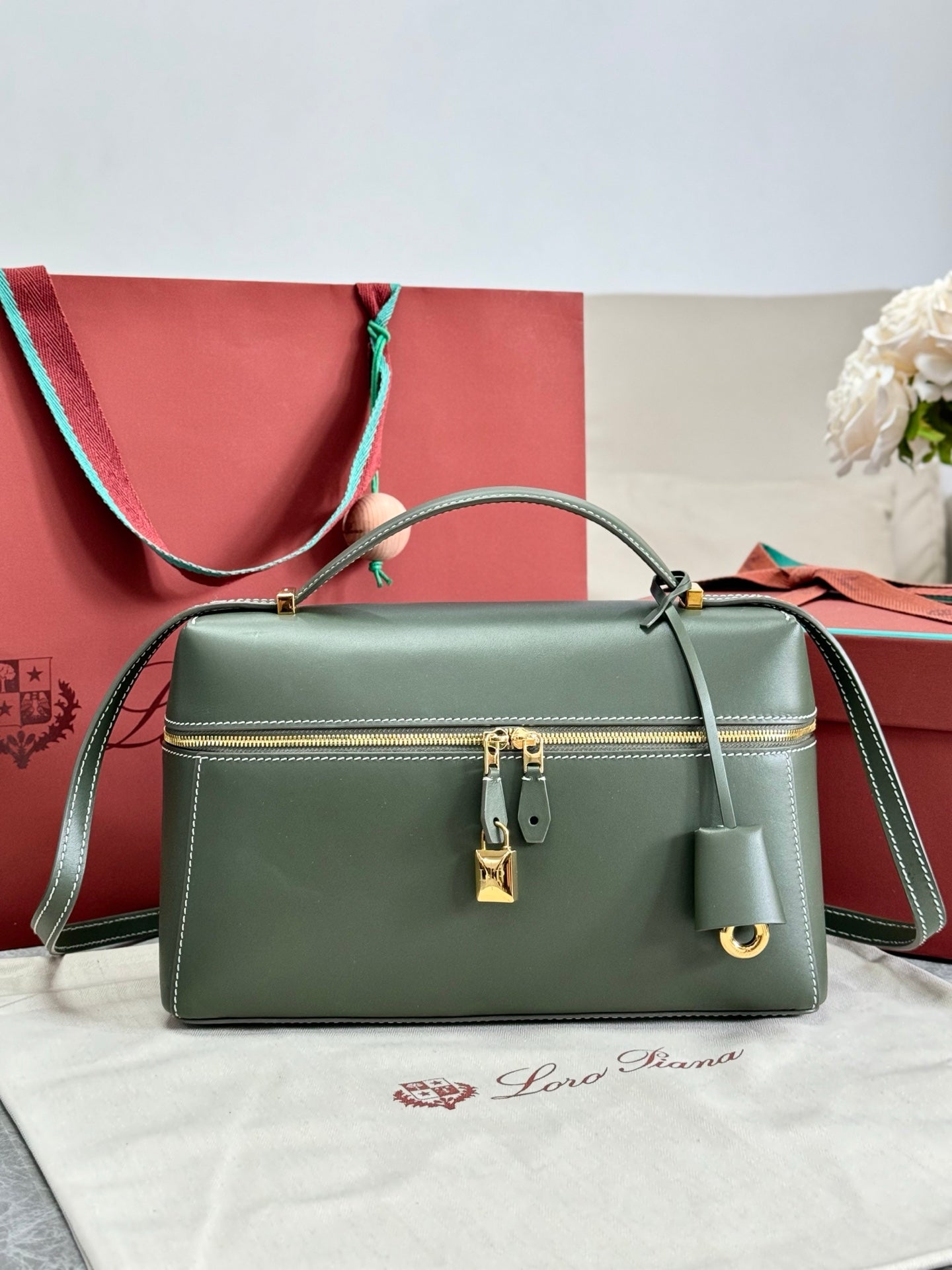 LP Extra Pouch L27 Ribbon Green Calfskin 282236