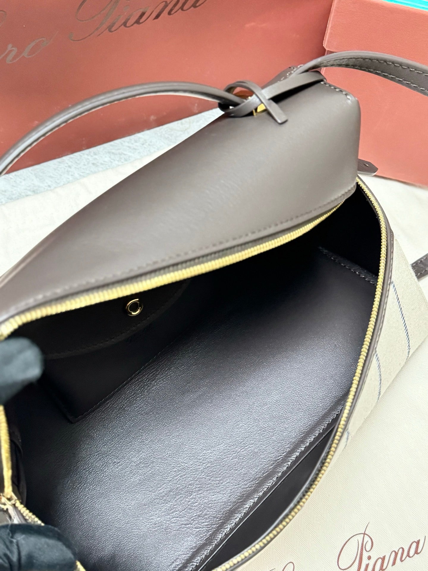 LP Extra Pouch L27 Dark Brown Calfskin Linen 282227