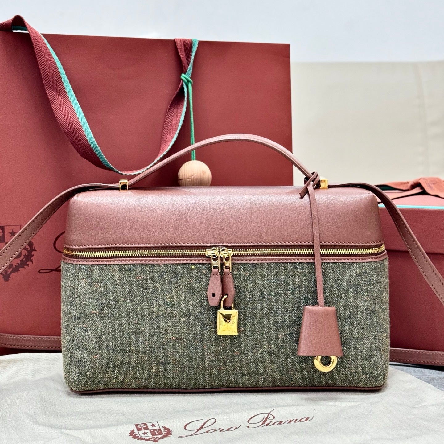 LP Extra Pouch L27 Muted Pink Cashmere Calfskin 282224