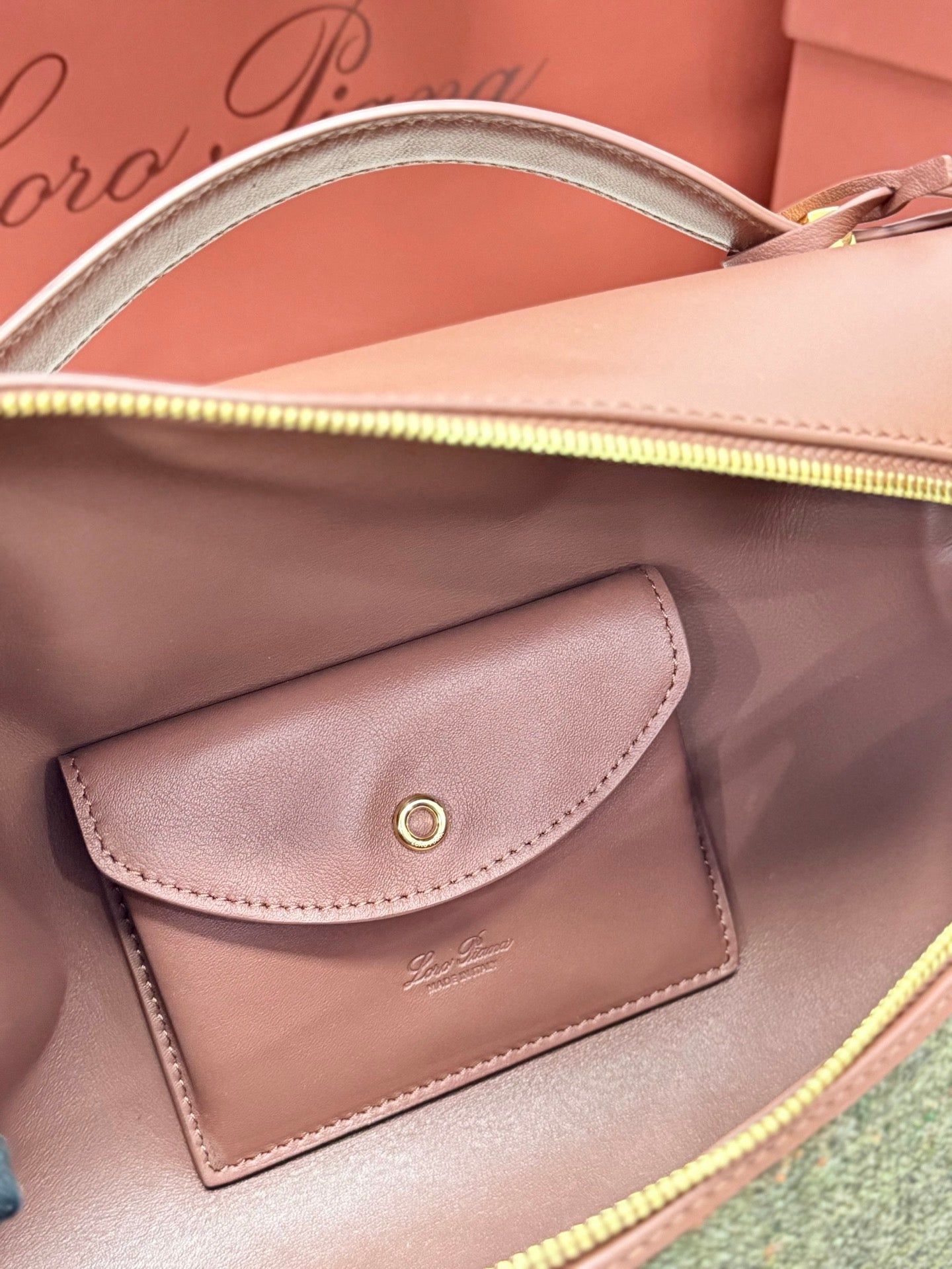 LP Extra Pouch L27 Muted Pink Cashmere Calfskin 282224