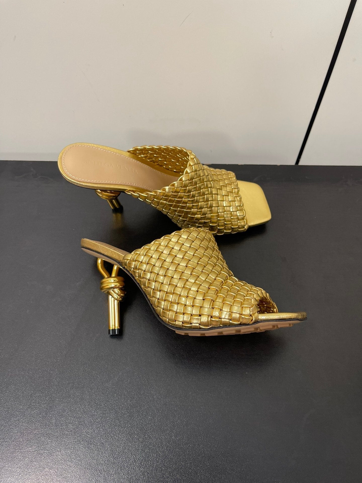 knot mule 95 gold metalic lambskin