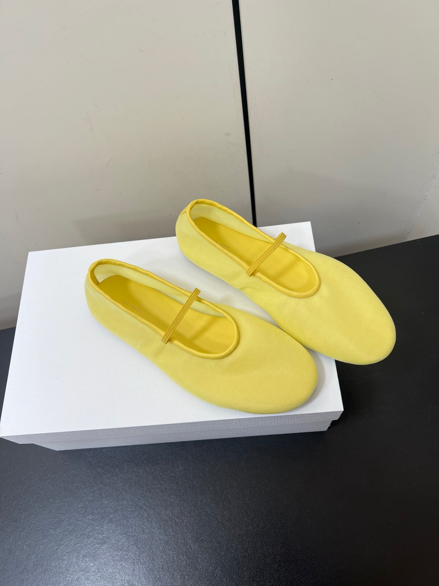 The Row Elastic Ballet Flats Light Yellow Lambskin 339987