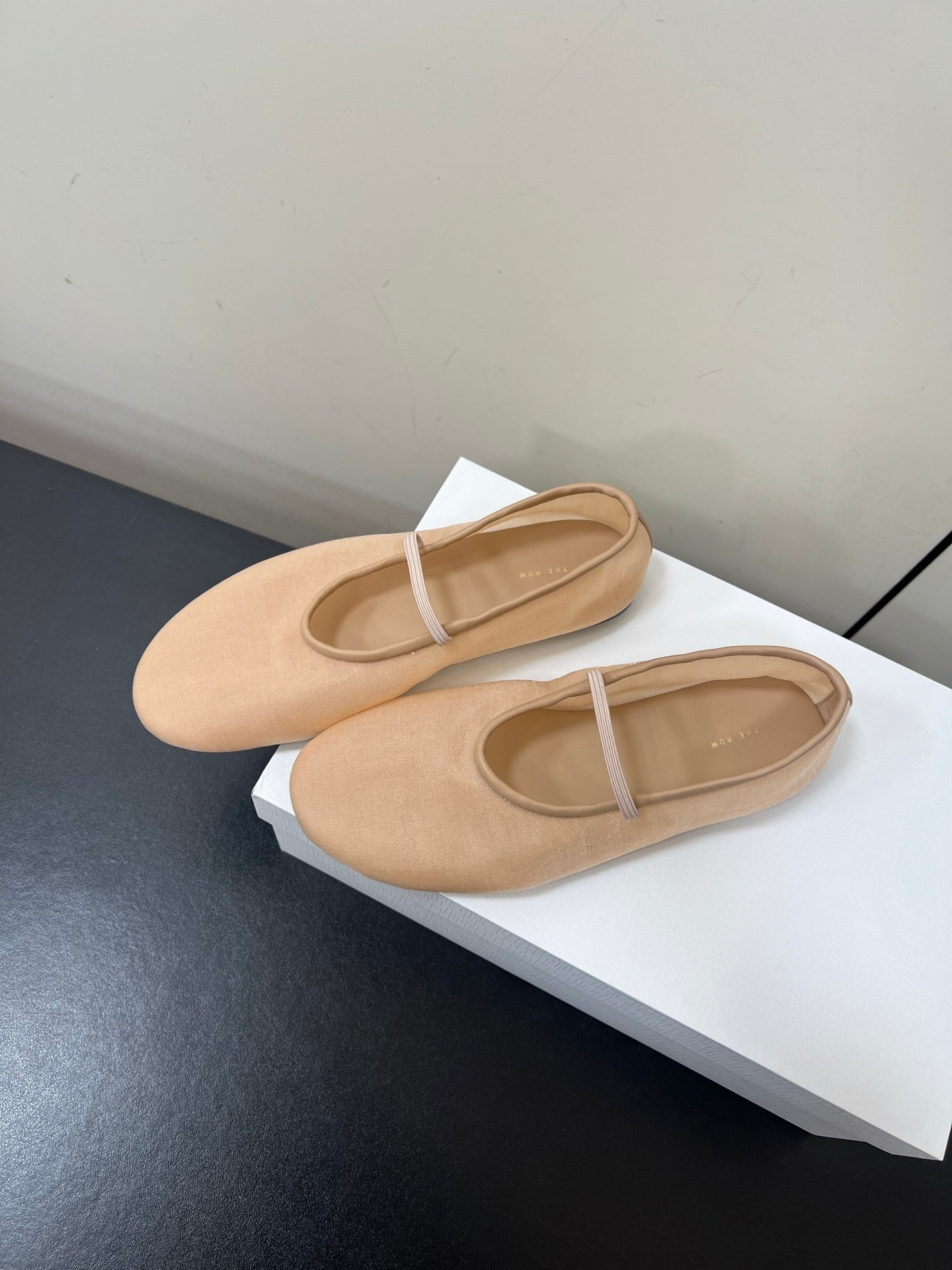 The Row Elastic Ballet Flats Nude Lambskin 339988