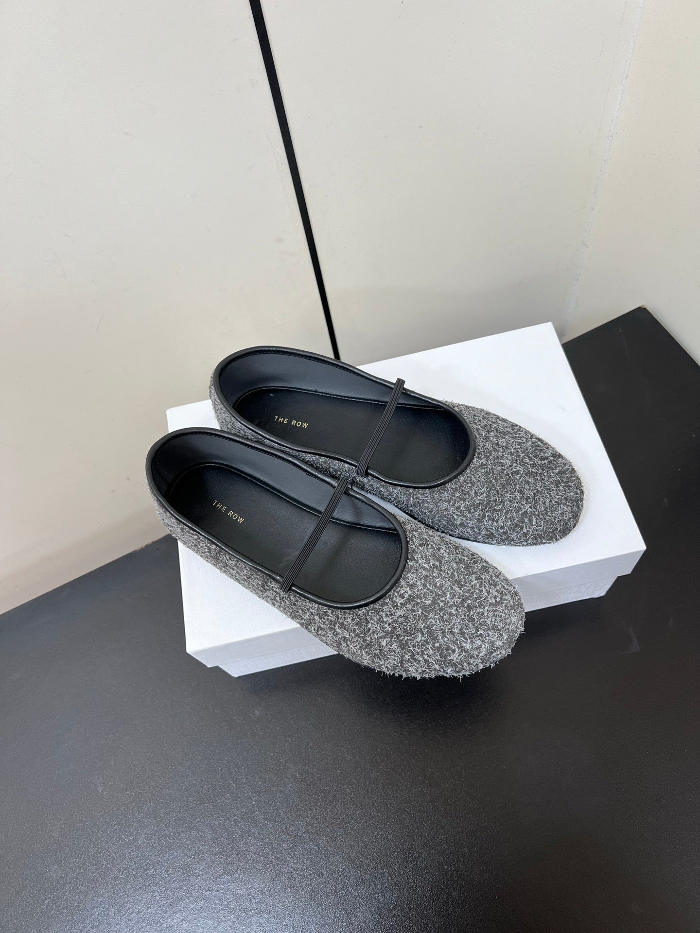 The Row Elastic Ballet Flats Light Grey Sheepskin 339992