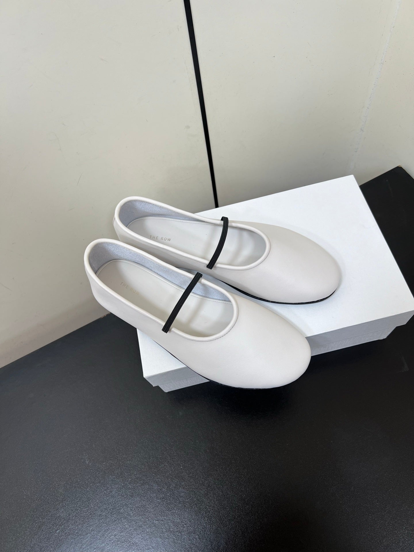 The Row Elastic Ballet Flats White Calfskin 339993