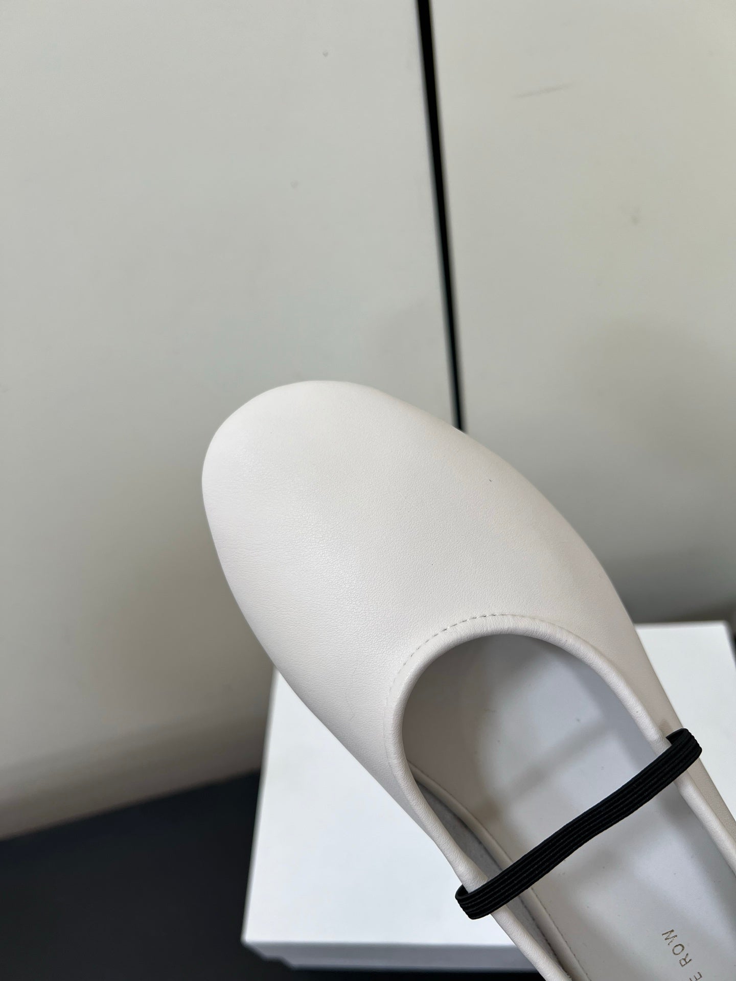 The Row Elastic Ballet Flats White Calfskin 339993