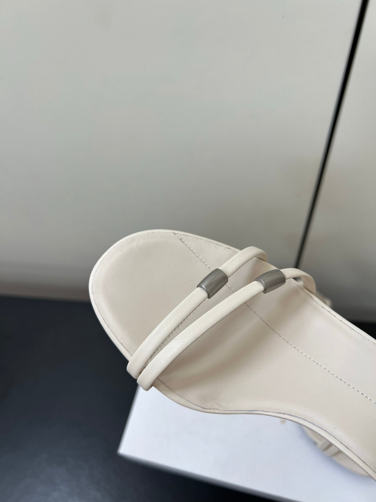 The Row Open-toe One-strap Sandals 6.5cm Ivory Cowhide 340019