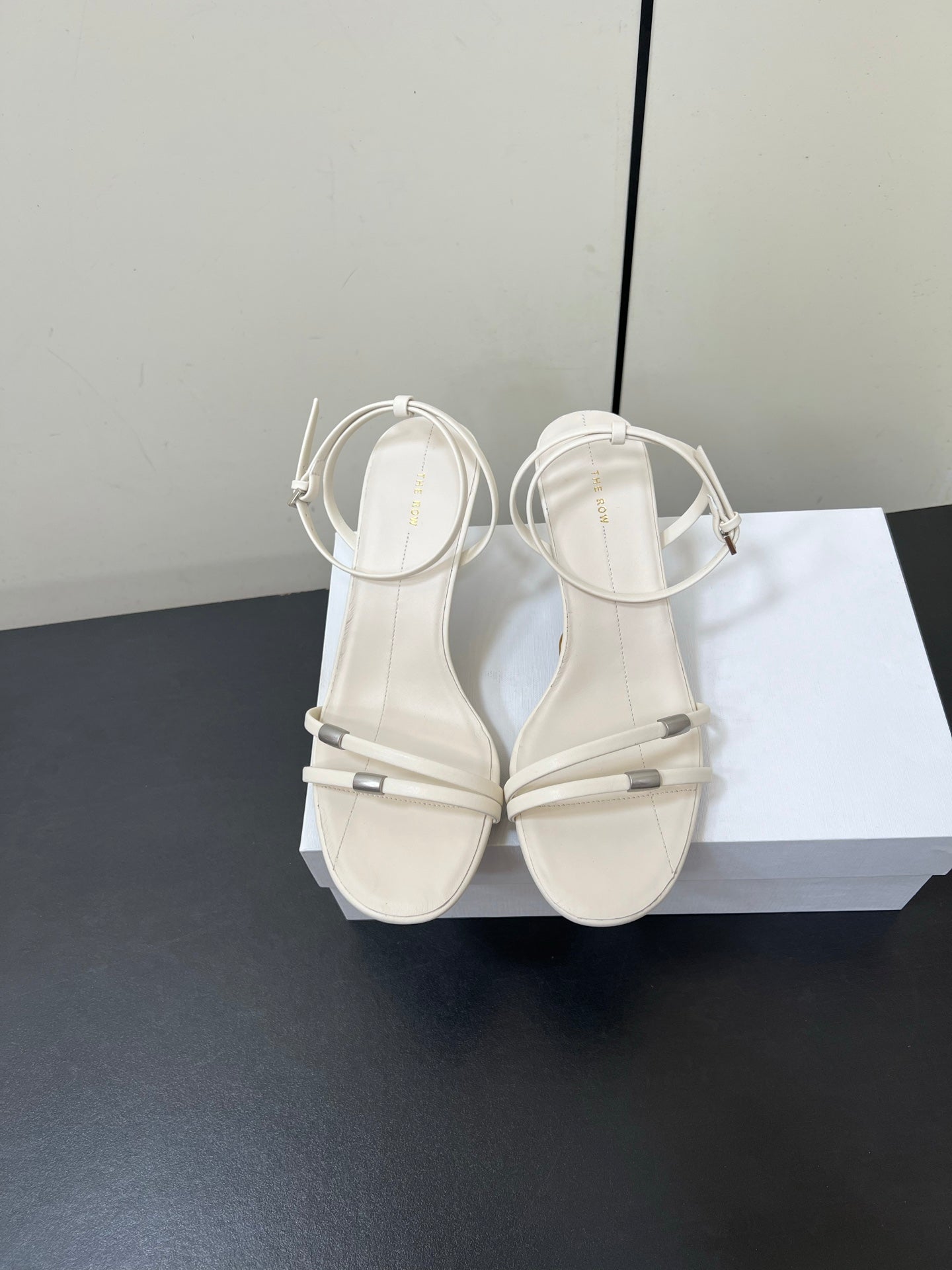 The Row Open-toe One-strap Sandals 6.5cm Ivory Cowhide 340019