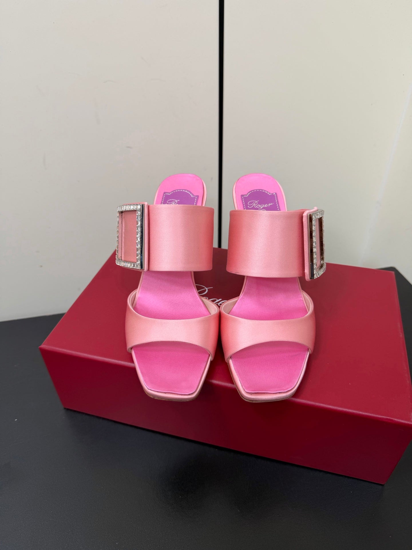 RV Trompette Sandals 8.5cm Black Pink Satin 619599