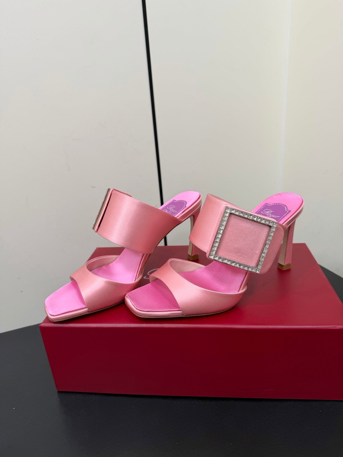 RV Trompette Sandals 8.5cm Black Pink Satin 619599