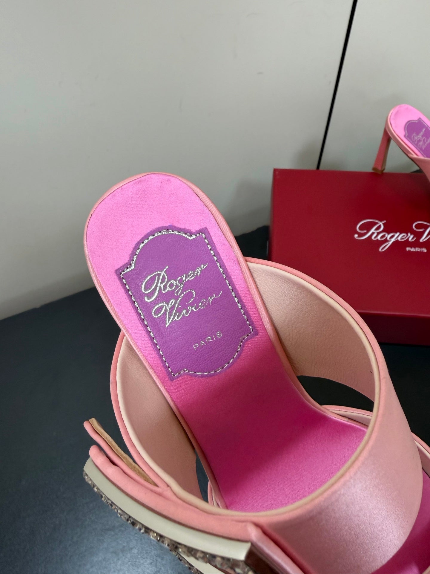 RV Trompette Sandals 8.5cm Black Pink Satin 619599