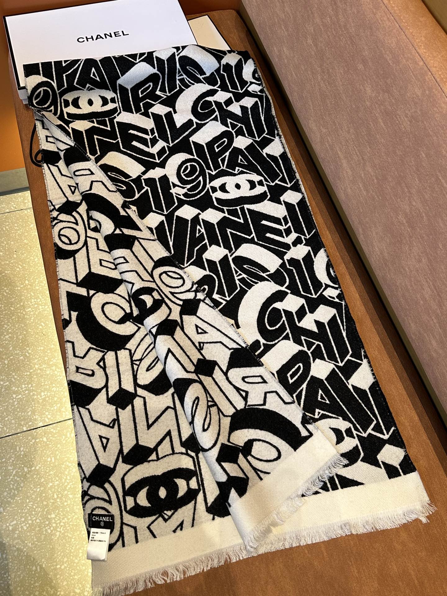 LETTER LOGO 178 CM SCARF IN BLACK MIX WHITE SHEEP WOOL AND SILK 393103