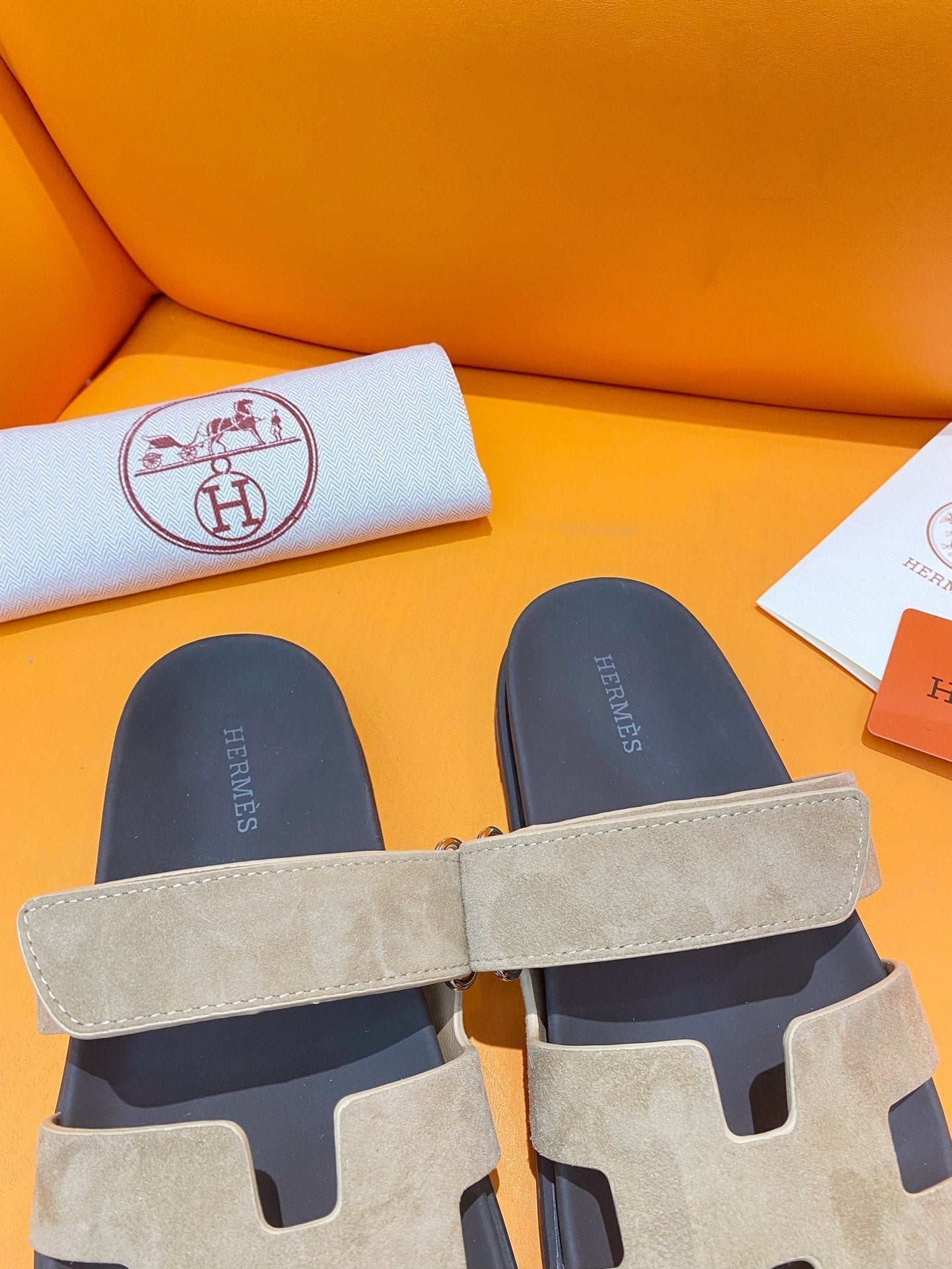 chypre sandal beige esquisse suede black calfskin